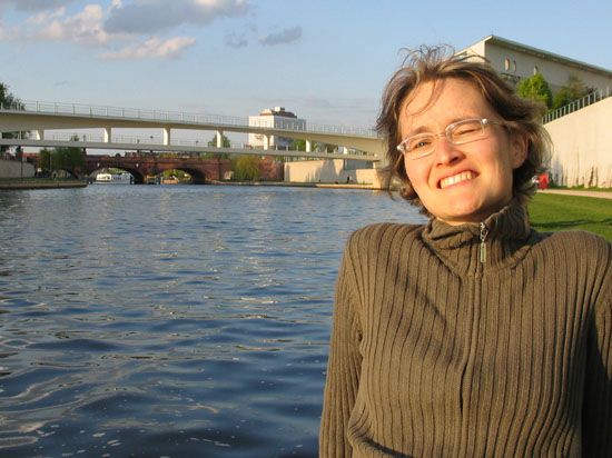 Angi vorm Kanzleramt