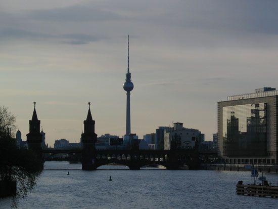 Blick auf Spree und Fernsehturm