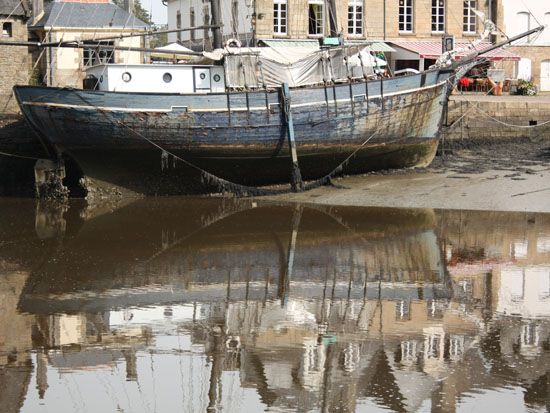 Auray - altes Schiff am Hafen