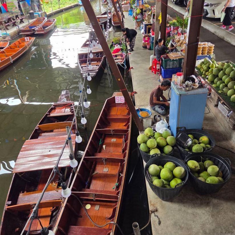 Damnoen Saduak Floating Market