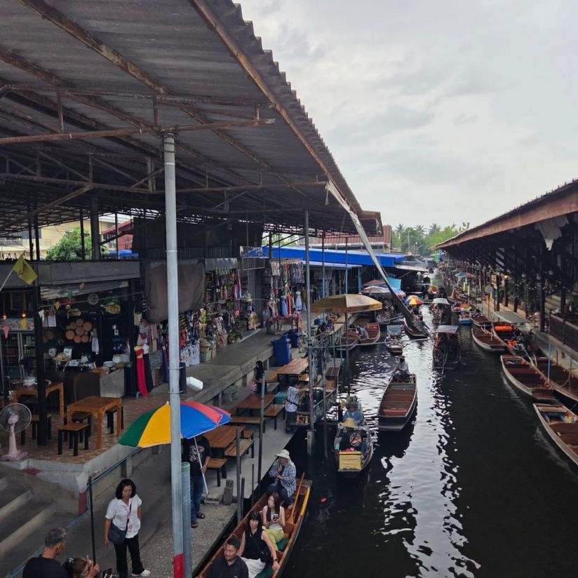 Damnoen Saduak Floating Market
