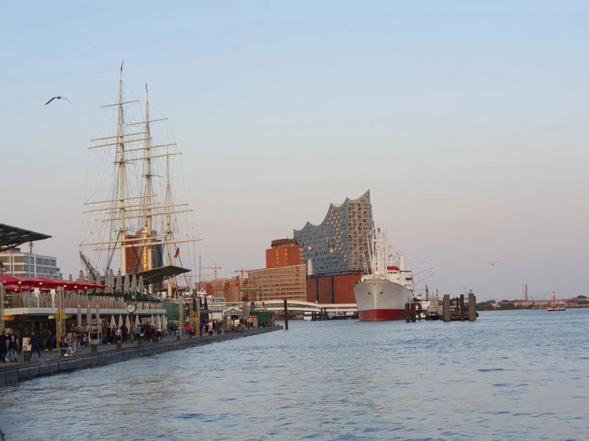 Elbphilharmonie und Rickmer Rickmers