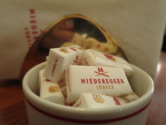 Im Café Niederegger