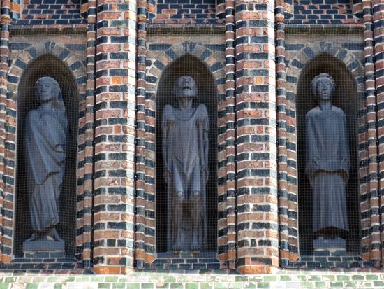 Figuren von Ernst Barlach an der Katharinenkirche