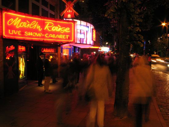 Auf der Reeperbahn nachts um halb eins...