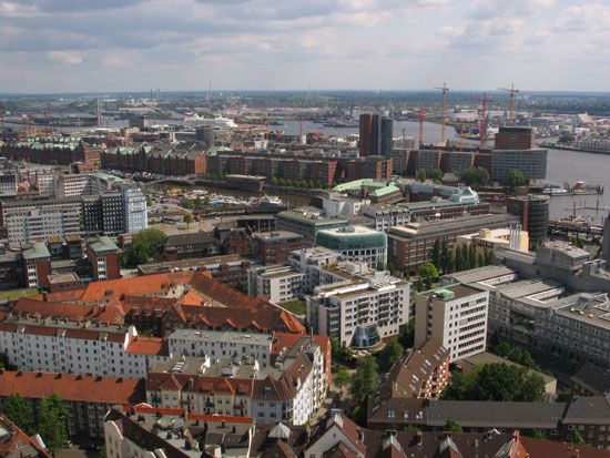 Blick vom Michel zur Speicherstadt