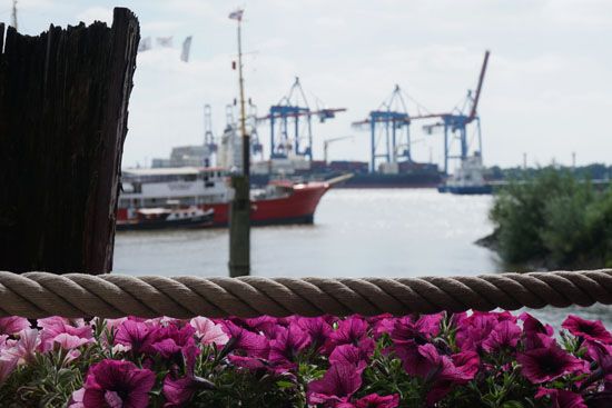 Am Museumshafen Oevelgönne