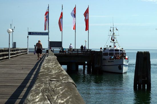 Ausflugsdampfer an der Seebrücke