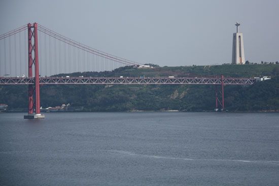  Ponte 25 de Abril und Denkmal Cristo Rei