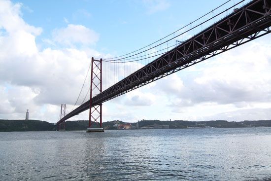 Ponte 25 de Abril