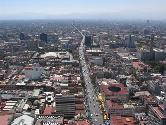 Mexico-City: Lange Straße...