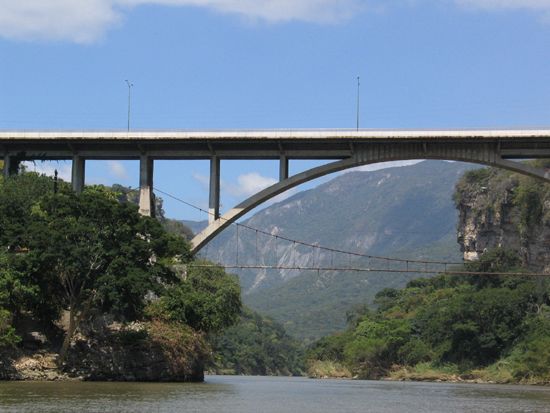 Cañón del Sumidero: Puente Belisario Domínguez