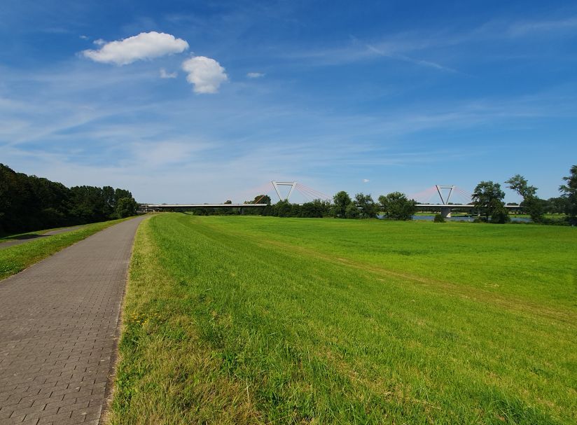 Radweg Richtung Flughafenbrücke Düsseldorf