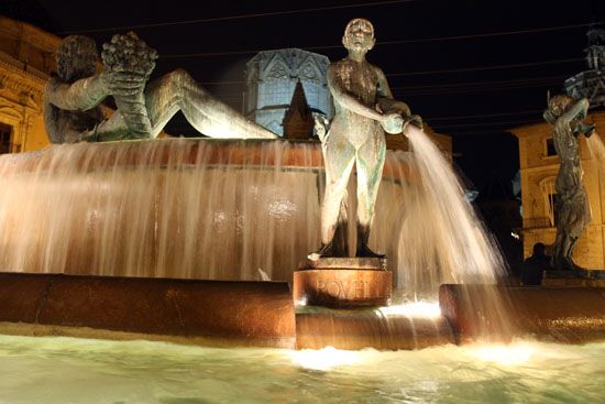 Turia-Brunnen am Plaza de la Virgen