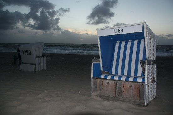 Einsamer Strandkorb