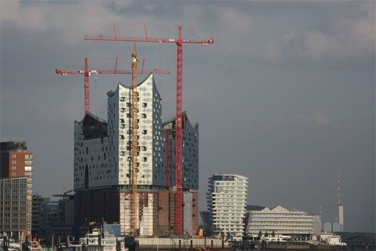 Elbphilharmonie und Marco Polo Tower