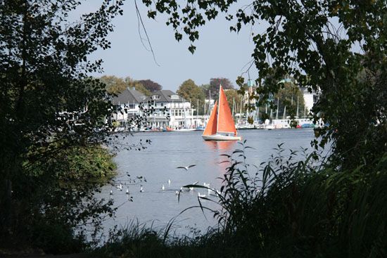 Segelboot auf der Alster