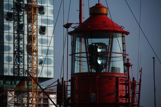 Elbphilharmonie und Feuerschiff