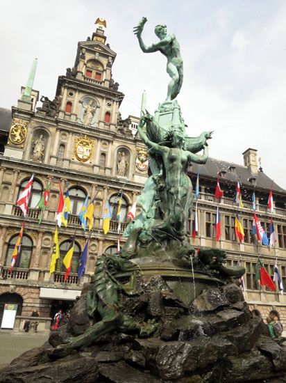 Brabobrunnen am Grote Markt