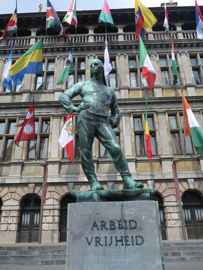 Statue vorm Stadhuis