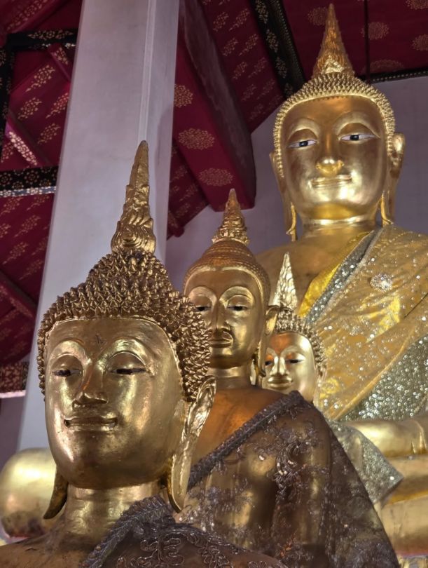 Wat Arun - Buddha Statuen