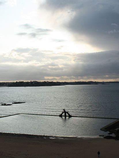 Saint Malo - Schwimmbad am Strand