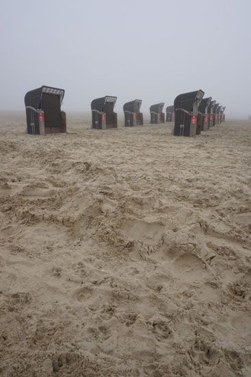 Strand in Nebel gehüllt