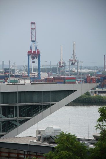 Dockland-Haus und Hafen