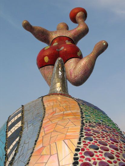 Skulptur beim Theater am Hafen