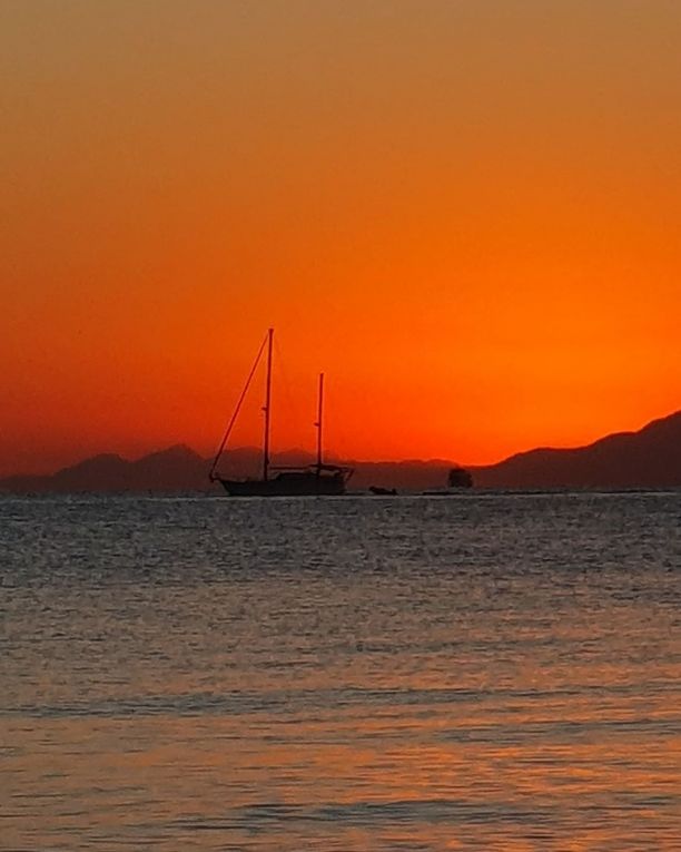 Sonnenaufgang am Lambi-Strand