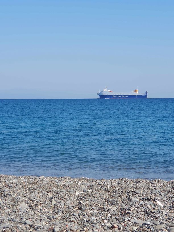 Schiff am Horizont