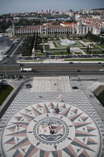 Blick vom Padrão dos Descobrimentos auf das Mosteiro dos Jerónimos