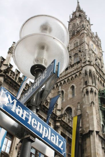 Marienplatz und Rathaus