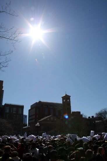 Kissenschlacht im Washington Square Park