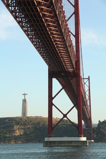 Ponte 25 de Abril