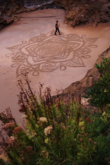 Vergängliche Kunst am Strand