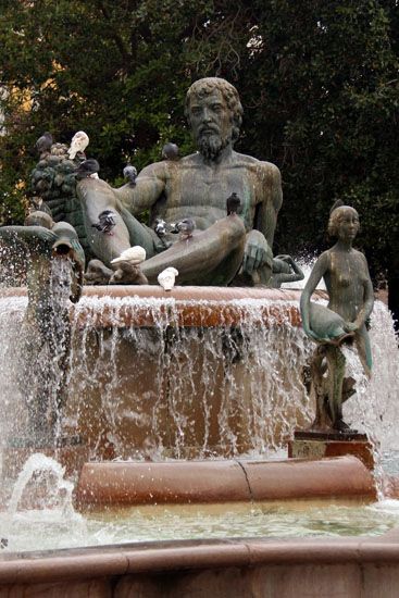 Turia Brunnen am Plaza de la Virgen