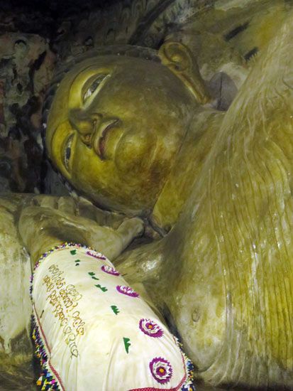 Liegender Buddha im Höhlentempel von Dambulla