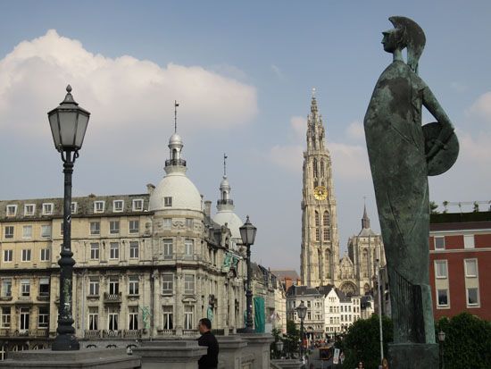 Blick Richtung Kathedrale und Grote Markt vom Scheldeufer