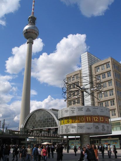 Alexanderplatz mit Weltuhr