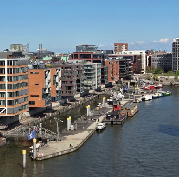 Elbphilharmonie Plaza - Blick zum Sandtorhafen