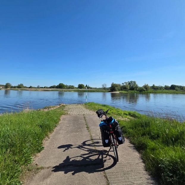 Kurze Rast an der Elbe