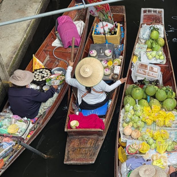 Damnoen Saduak Floating Market
