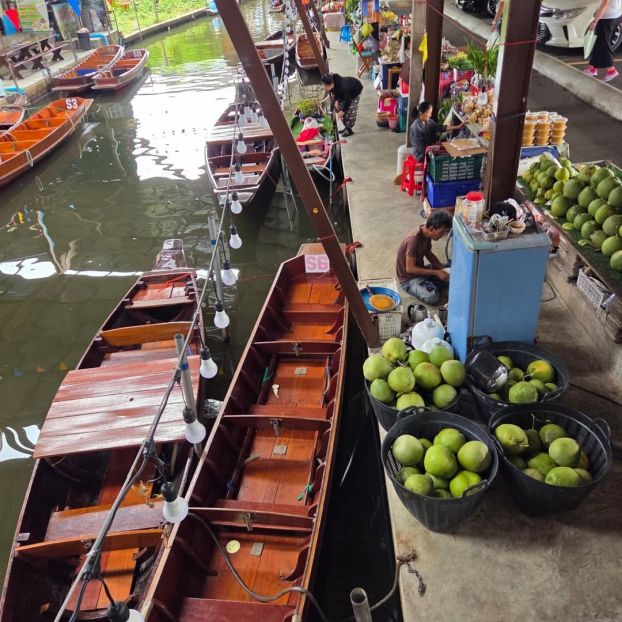Damnoen Saduak Floating Market