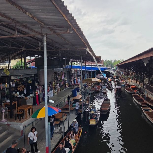 Damnoen Saduak Floating Market