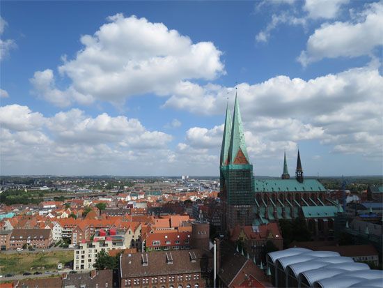 Blick von der Petrikirche auf die Marienkirche