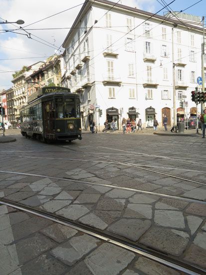 Historische Straßenbahn auf den Straßen von Mailand