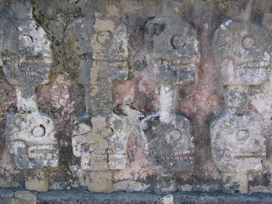 Chichén Itzá: Tzompantli (Schädelgerüst)