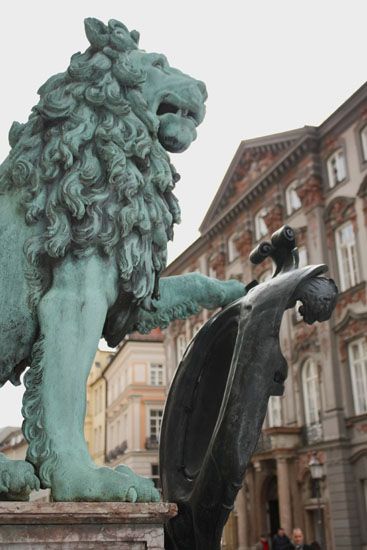 Löwe vor der Residenz