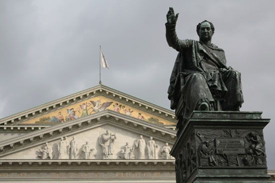 Nationaltheater und Max-Joseph-Statue